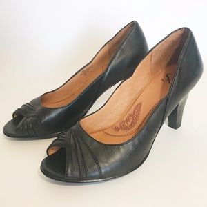 NWOT Söfft Black Leather Peep Toe Pumps